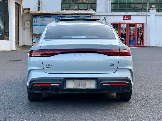 BYD Qin L — Фото автомобиля 11