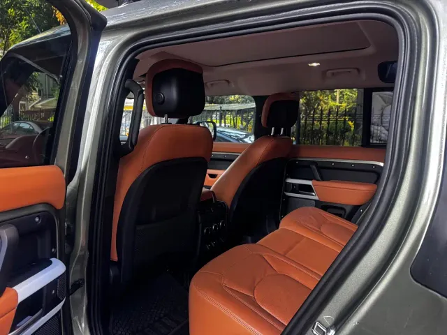 Land Rover Defender — Фото автомобиля 7