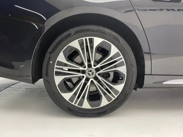 Mercedes-Benz E-Class — Фото автомобиля 11