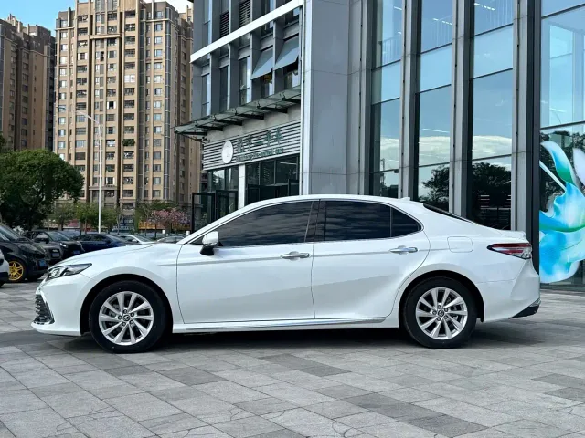 Toyota Camry — Фото автомобиля 3