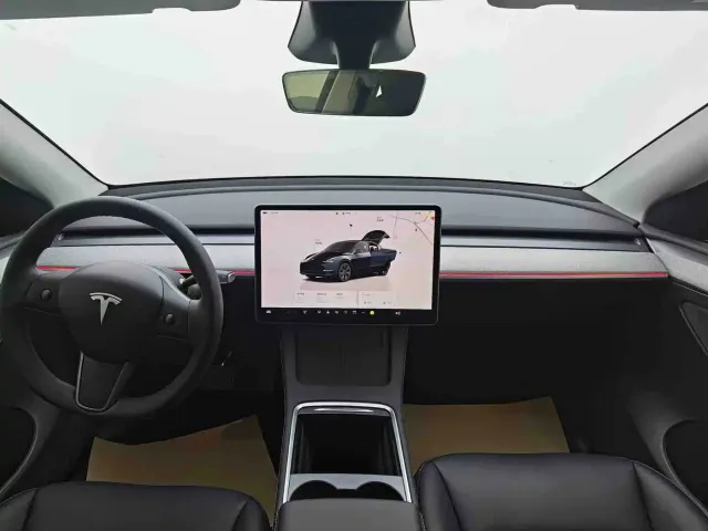 Tesla Model Y — Фото автомобиля 5