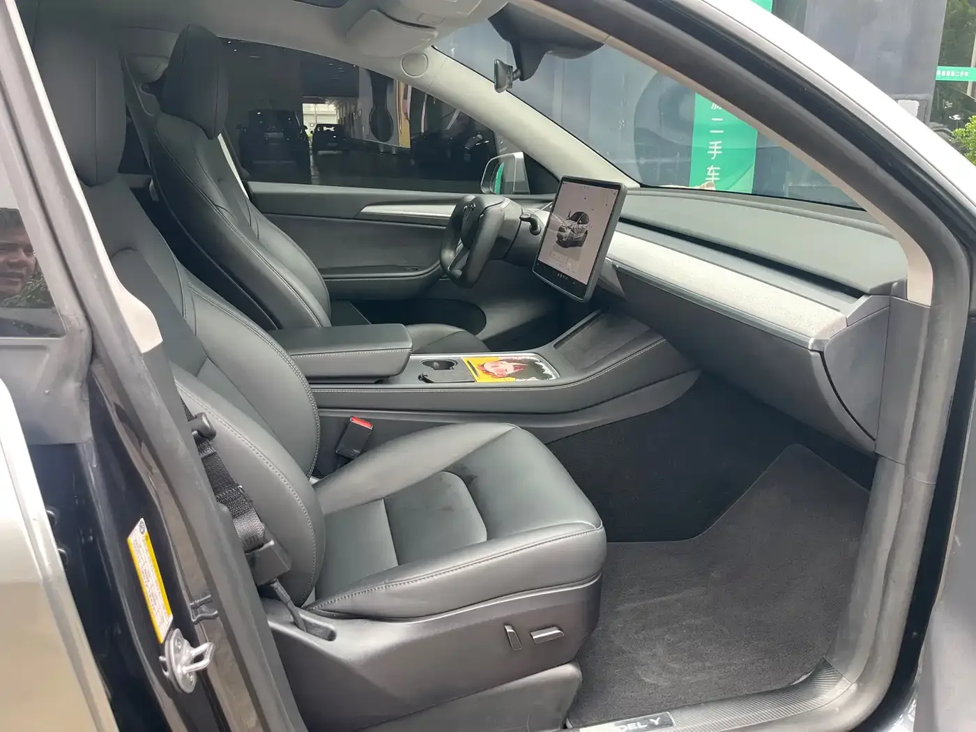 Tesla Model Y 2024 Rear-Wheel Drive Version — Фото автомобиля 11