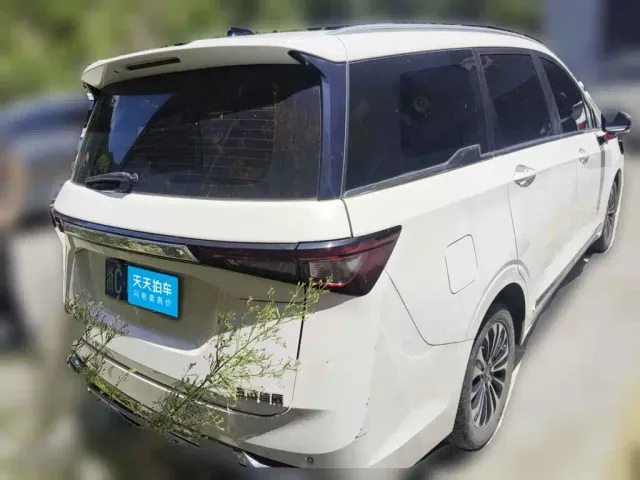 Wuling Jiachen — Фото автомобиля 2
