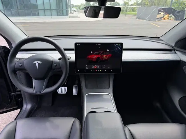 Tesla Model Y — Фото автомобиля 9