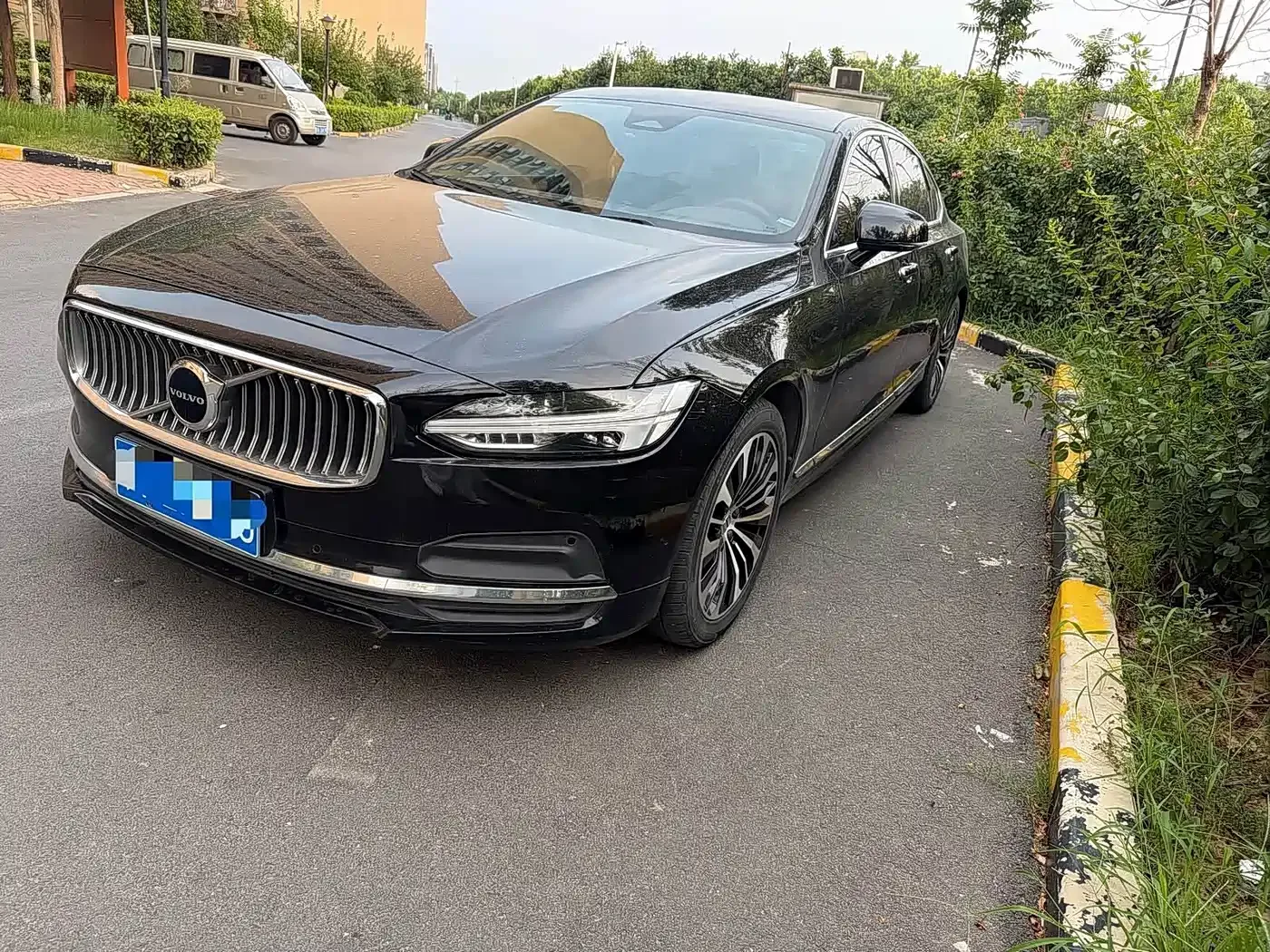 Фотография автомобиля — Volvo S90
