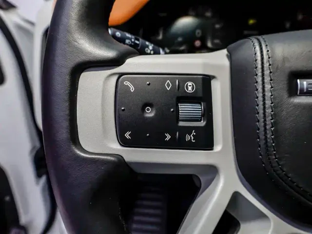 Land Rover Defender — Фото автомобиля 14