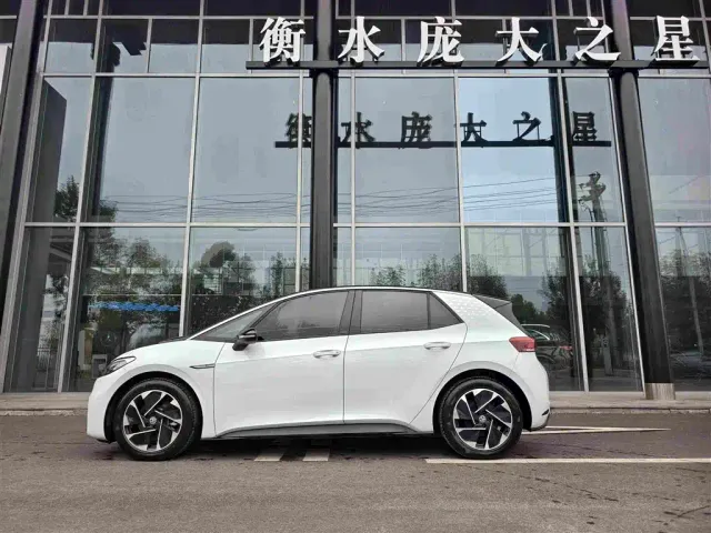 Volkswagen ID.3 — Фото автомобиля 3