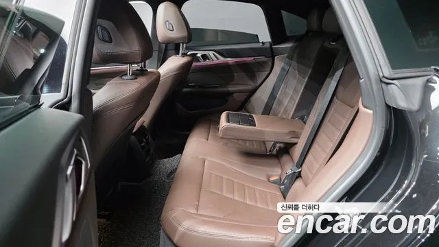 BMW i4 — Фото автомобиля 12