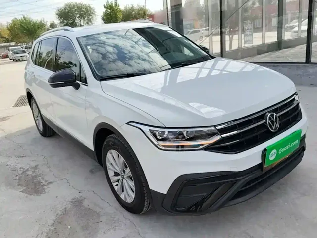 Volkswagen Tiguan L — Фото автомобиля 3