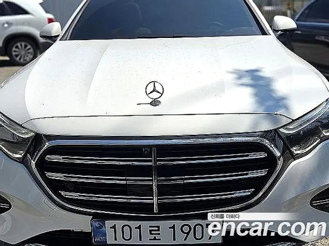 Mercedes-Benz E-Class — Фото автомобиля 2