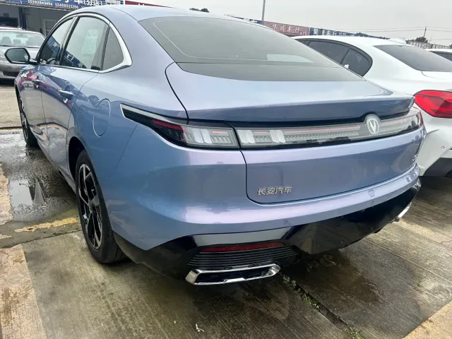 Changan Eado — Фото автомобиля 10
