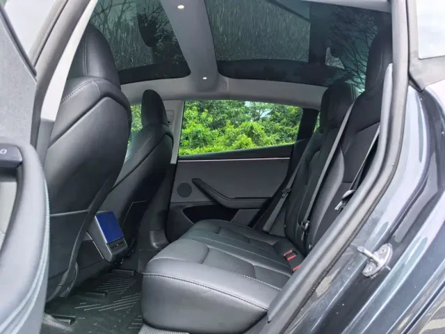Tesla Model 3 — Фото автомобиля 8