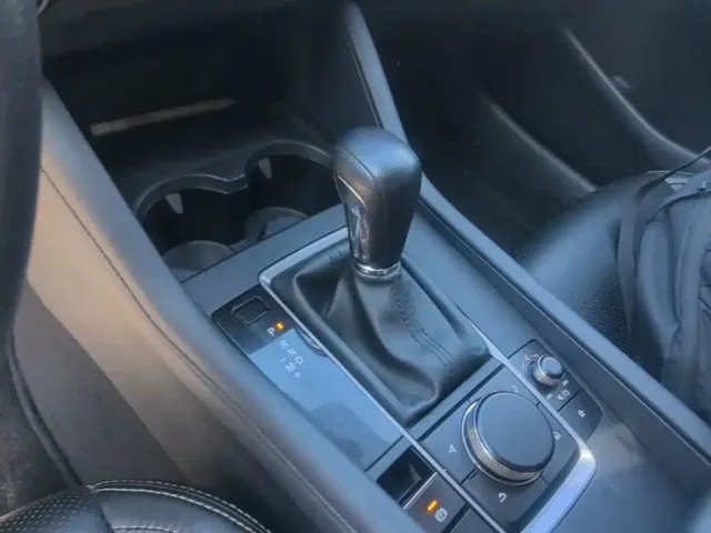 Mazda Axela — Фото автомобиля 13