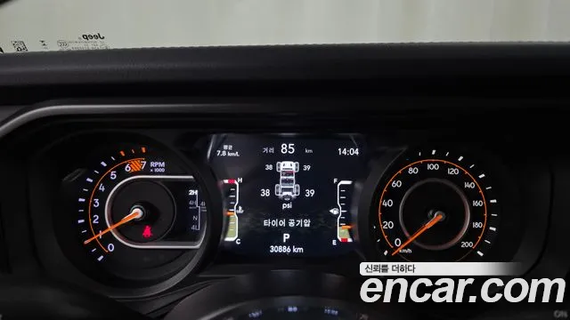 Jeep Wrangler — Фото автомобиля 11