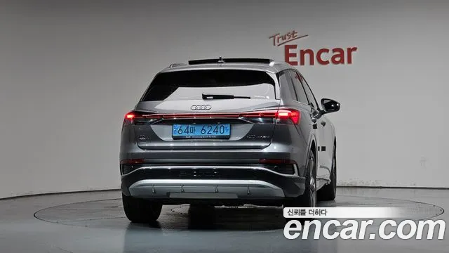 Audi Q4 e-tron F4 — Фото автомобиля 4