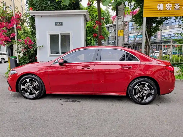 Mercedes-Benz A-Class — Фото автомобиля 3
