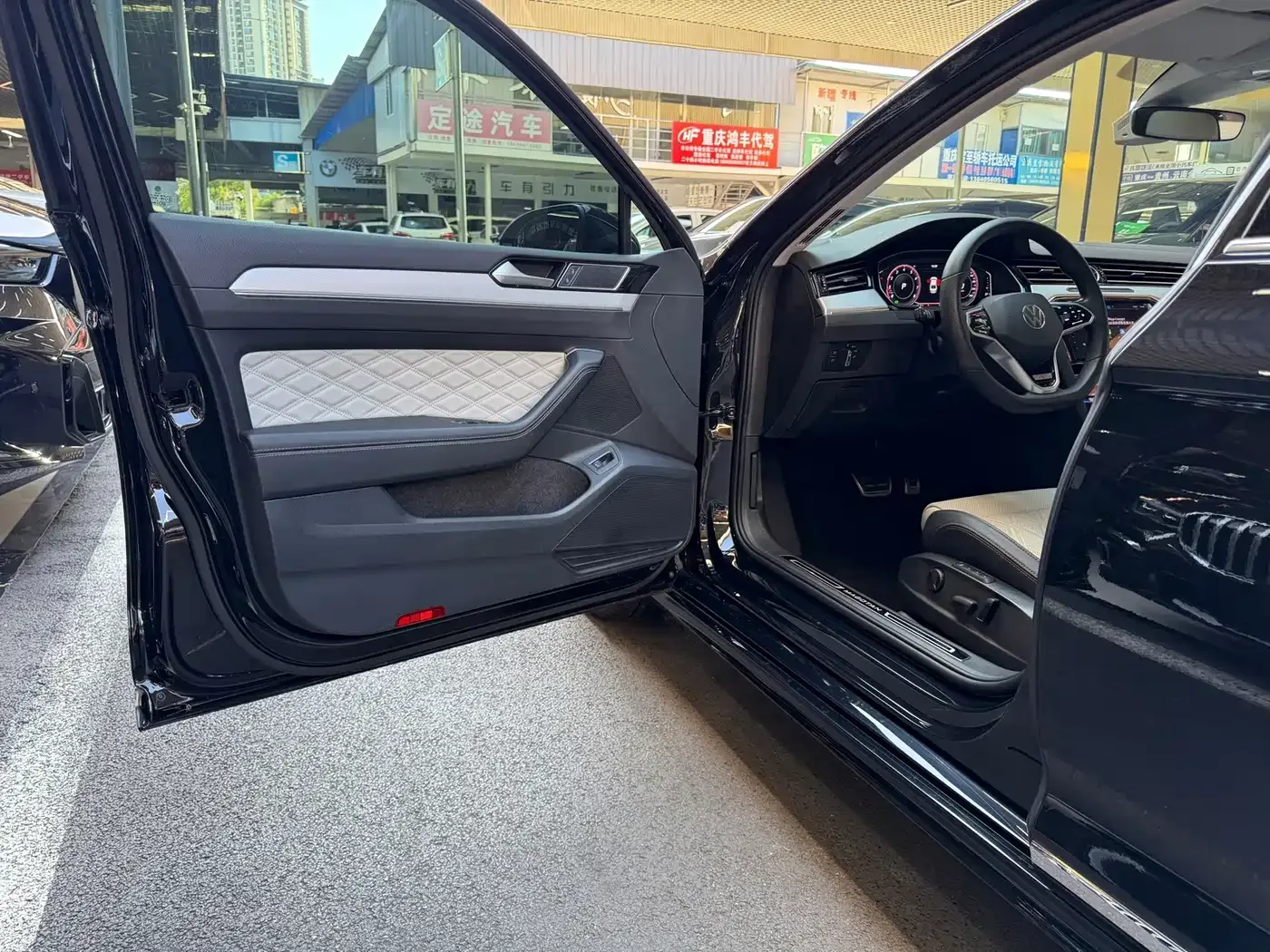 Volkswagen Magotan 2023 Model 2 Million Commemorative Edition 330TSI DSG Luxury — Фото автомобиля 13