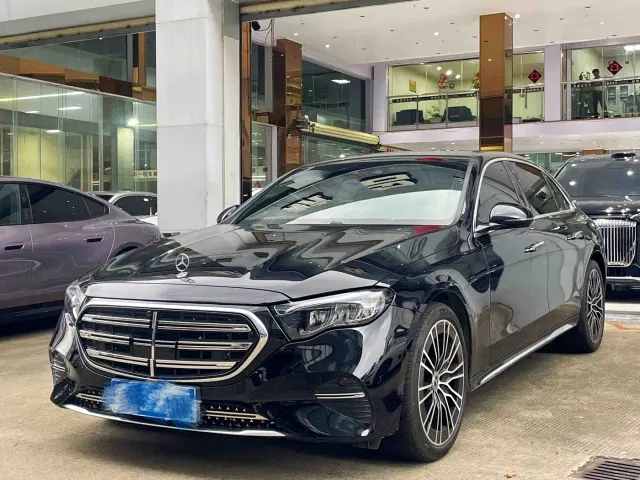 Фотография автомобиля — Mercedes-Benz E-Class