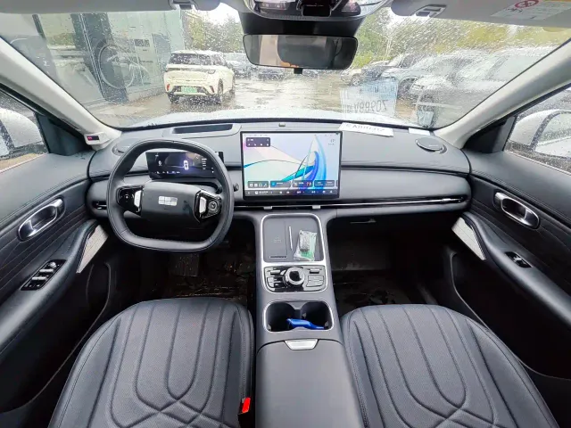 Geely Galaxy Starship 7 EM-i — Фото автомобиля 10