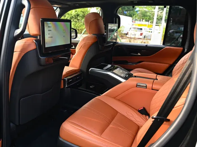 Lexus LX — Фото автомобиля 16