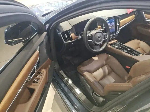 Volvo S90 — Фото автомобиля 15