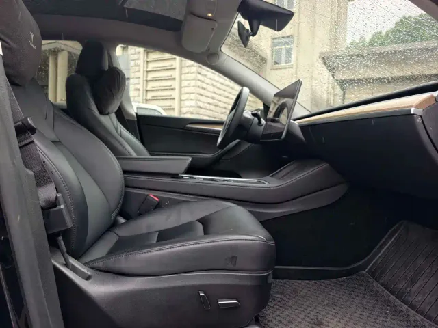 Tesla Model Y — Фото автомобиля 9