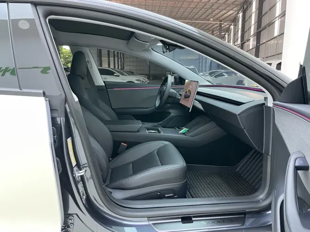 Tesla Model 3 — Фото автомобиля 29