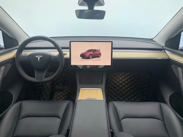 Tesla Model Y — Фото автомобиля 7