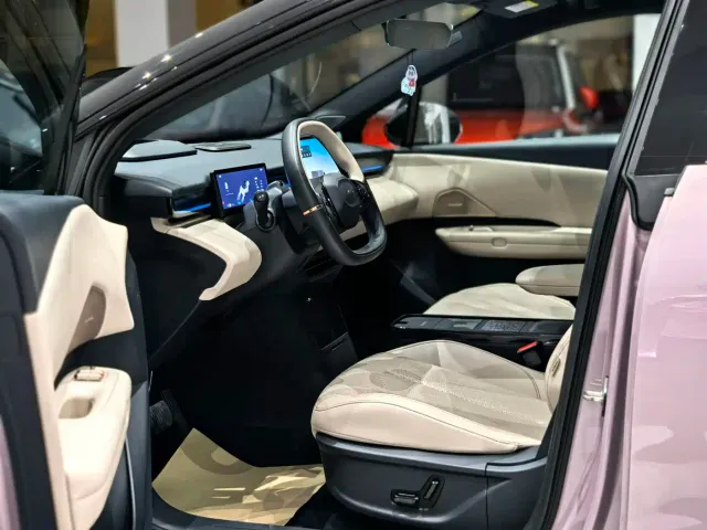 Lynk & Co Z20 — Фото автомобиля 8