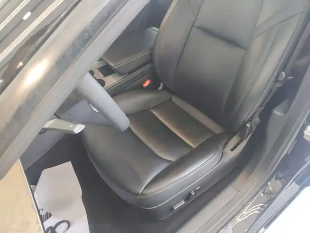 Tesla Model 3 — Фото автомобиля 14