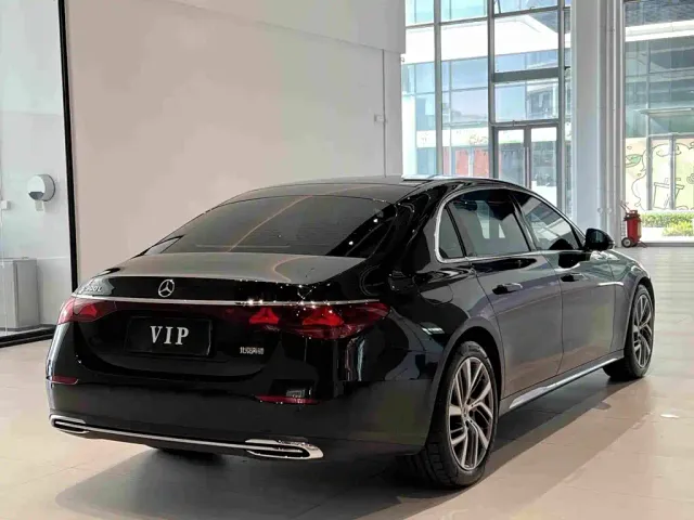 Mercedes-Benz E-Class — Фото автомобиля 7