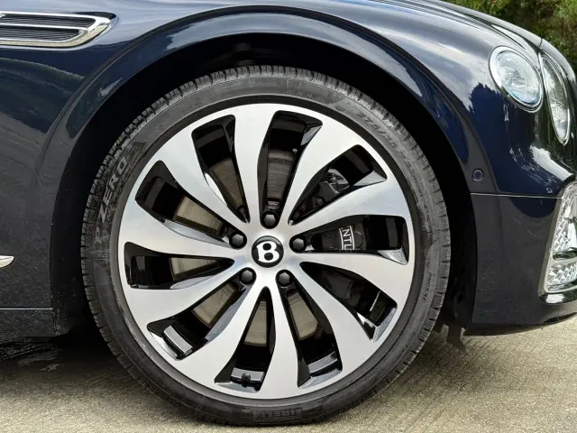 Bentley Flying Spur — Фото автомобиля 14