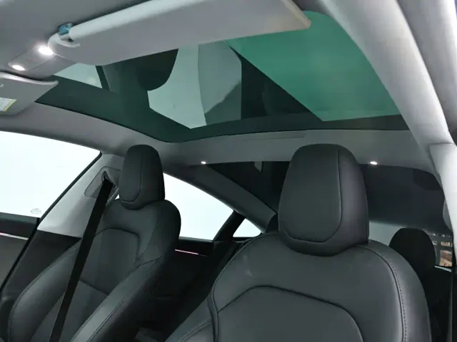 Tesla Model 3 — Фото автомобиля 6