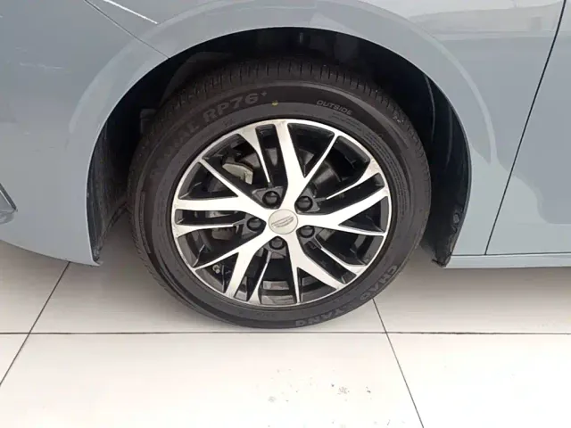 Geely Emgrand — Фото автомобиля 22