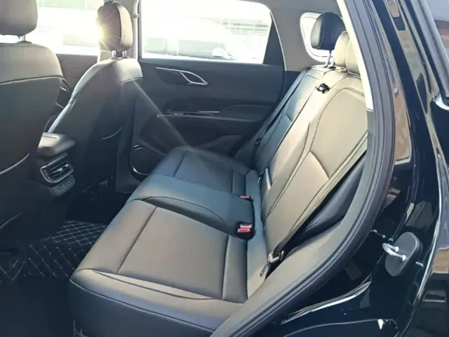 Hongqi HS3 PHEV — Фото автомобиля 16