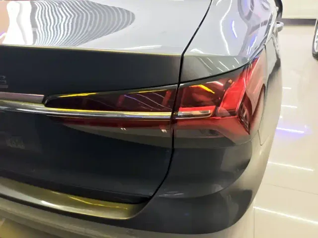 Roewe i5 — Фото автомобиля 7