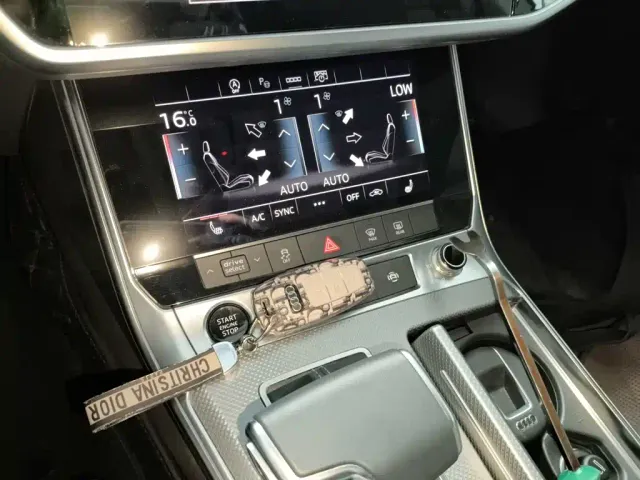 Audi A7L — Фото автомобиля 16