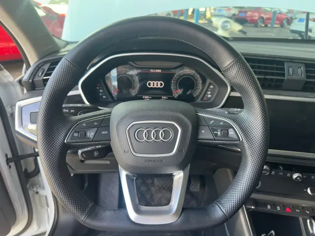 Audi Q3 — Фото автомобиля 14