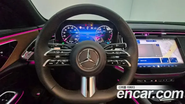 Mercedes-Benz E-Class — Фото автомобиля 12