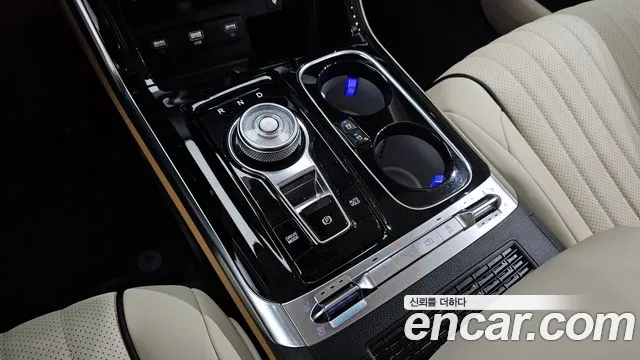 Kia Carnival Generation 4 — Фото автомобиля 9