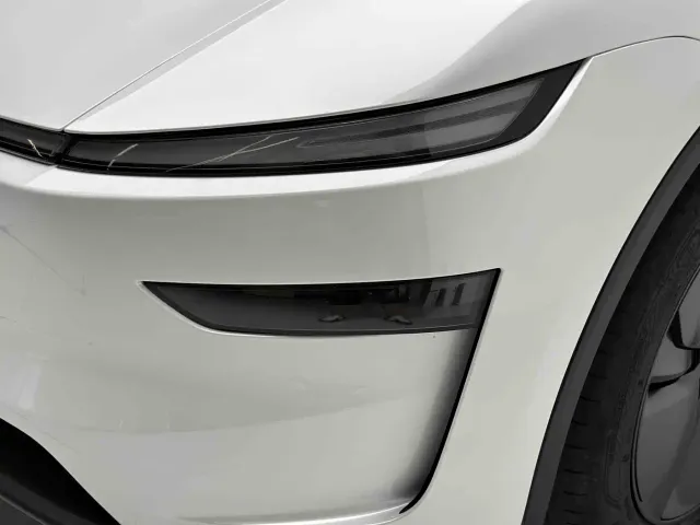 Tesla Model Y — Фото автомобиля 21