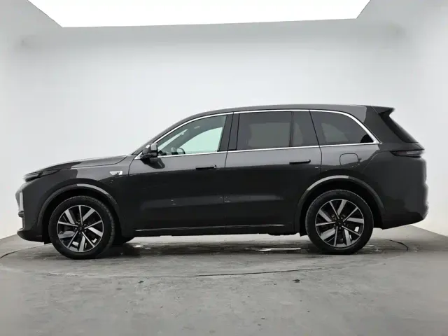Li Auto L8 — Фото автомобиля 6