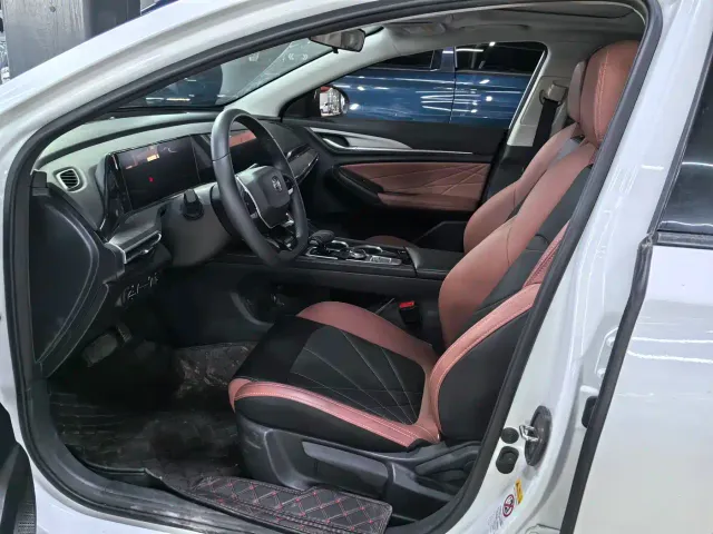 Changan Eado — Фото автомобиля 6