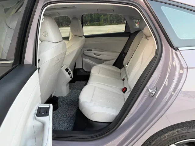Volkswagen Lavida — Фото автомобиля 10