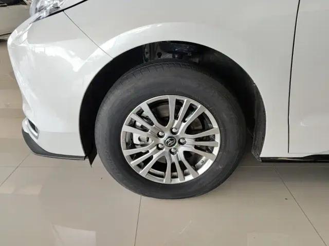 Toyota Toyota Sienna 2023 2.5L Hybrid Luxury Edition — Фото автомобиля 22