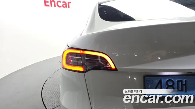 Tesla Model Y — Фото автомобиля 21