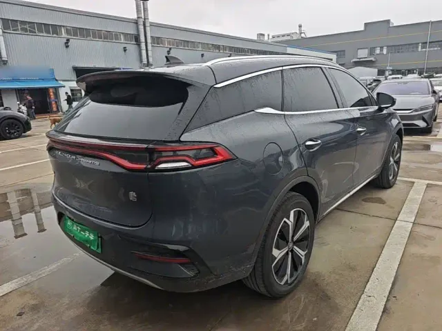 BYD Tang — Фото автомобиля 6