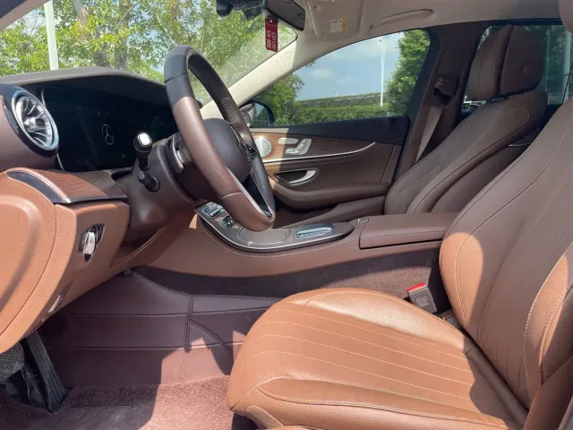 Mercedes-Benz E-Class — Фото автомобиля 6