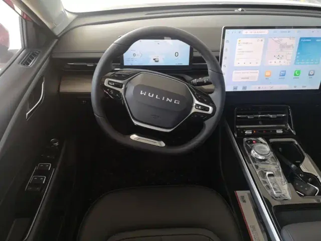 Wuling Starlight — Фото автомобиля 10