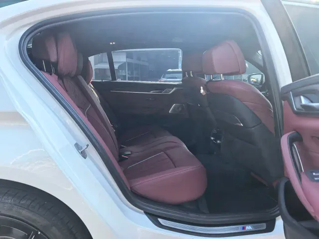 BMW 5 Series — Фото автомобиля 15